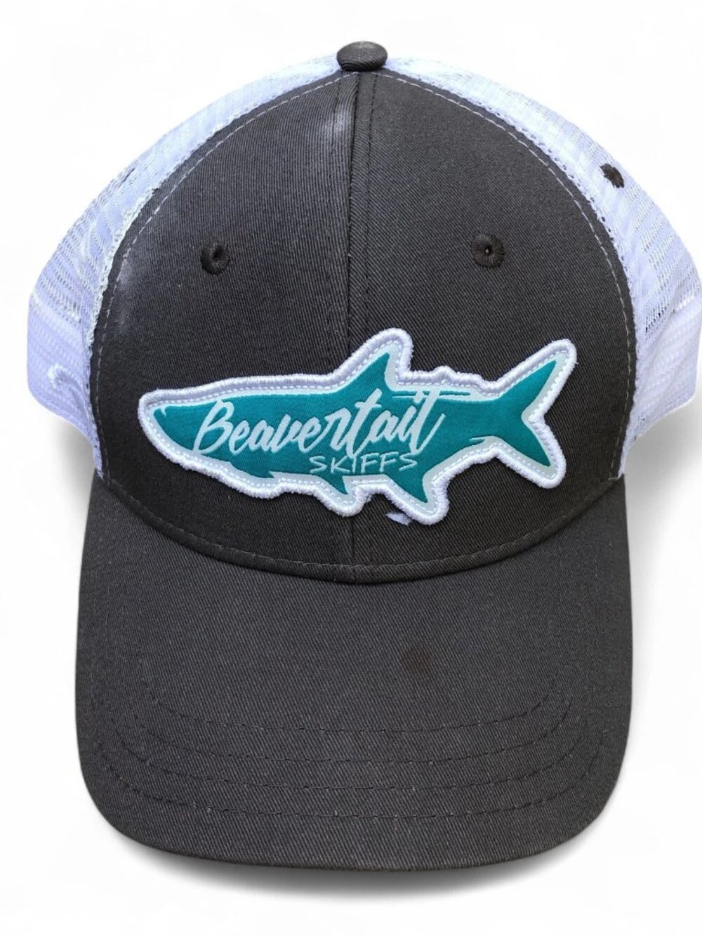 BEAVERTAIL SKIFFS Boating Trucker Hat Men's One Size Snapback Cap Grey